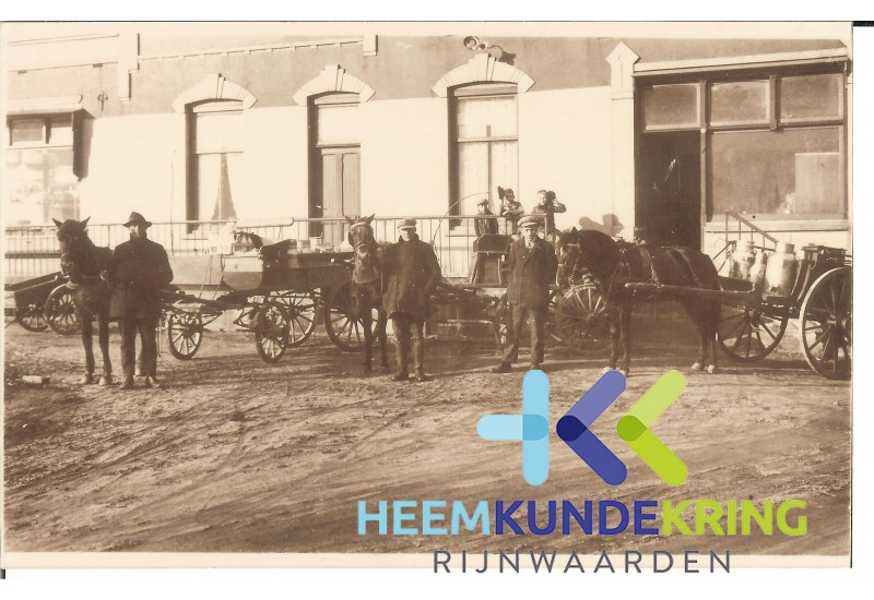 Melkfabriek Tolkamer vlnr. H.Stoll, Hentje de Warle, v Unen F00001975